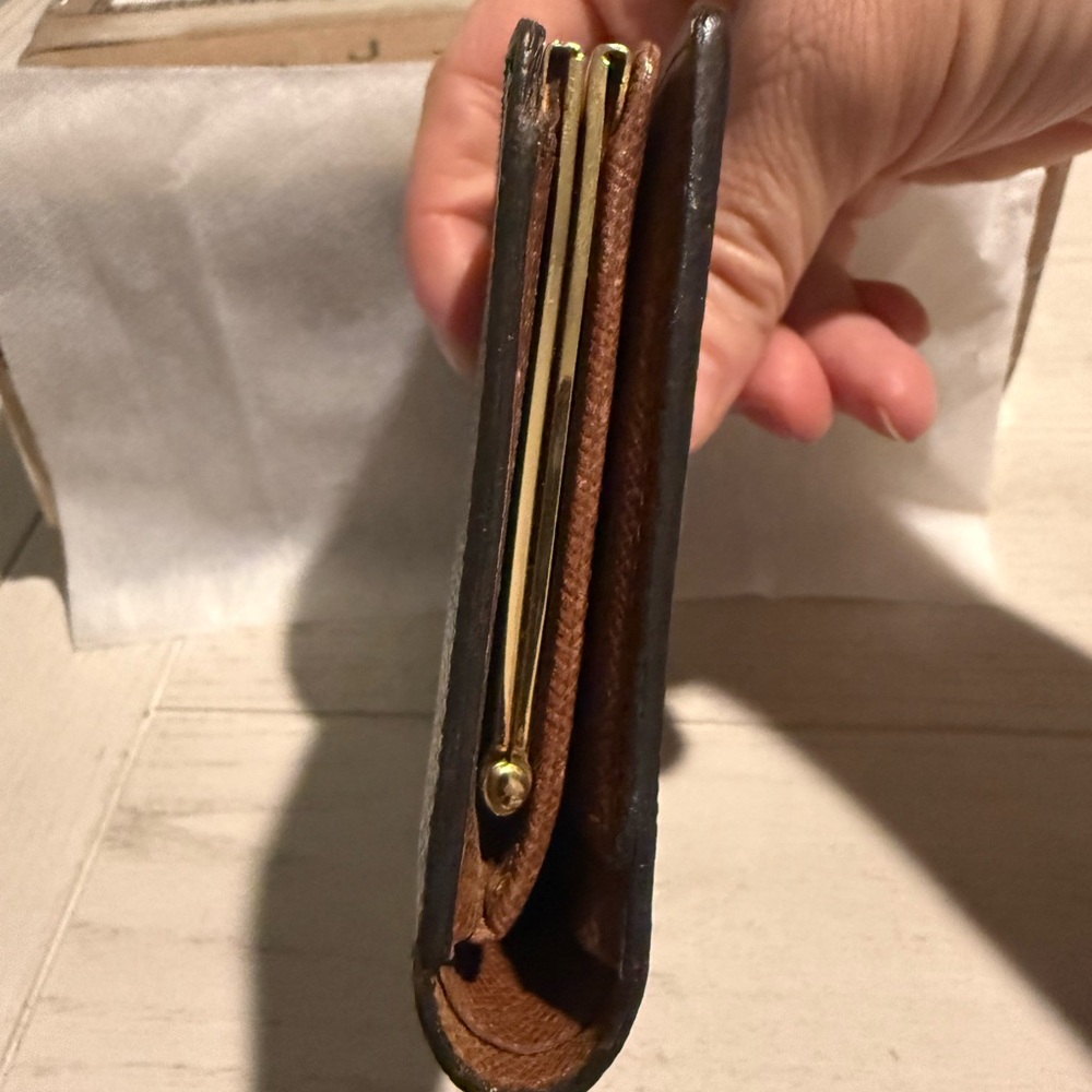 Louis Vuitton Monogram Kisslock Compact Wallet - Picture 4 of 16